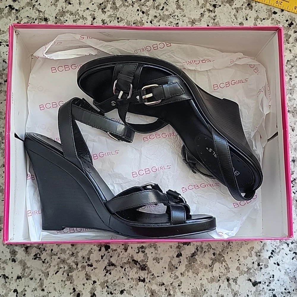 🔥🔥Special Free Offer!!🔥🔥BCBGirls wedge sandals